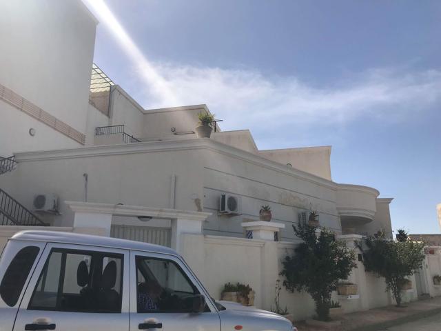 Photo A vendre Complexe habitation Haut Standing (Villa+ 6 Appartements et Un studio) Ben Arous  à Tunisie image 3/6