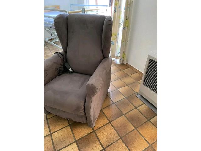 Photo A vendre – Fauteuil médicalisé électrique image 3/4