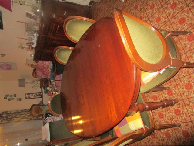 Photo a vendre table de salle à manger avec 6 chaises en mérisier image 3/5