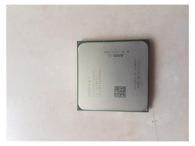 Photo AMD Black Edition FX 9590 4.7 GHz 8 coeurs - 8 Mo cache - Socket AM3+ image 3/3