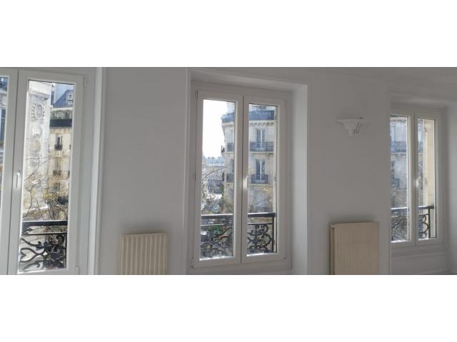 Photo Appartement charmant: 9 fenêtres sur place arborée image 3/3