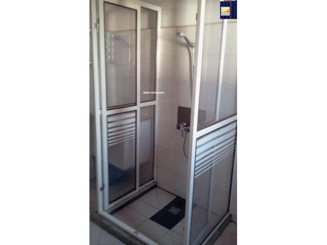 Photo APPARTEMENT CONFORT  MEUBLE A LOUER A ANTSAKAVIRO Réf:LSM3074 image 3/4