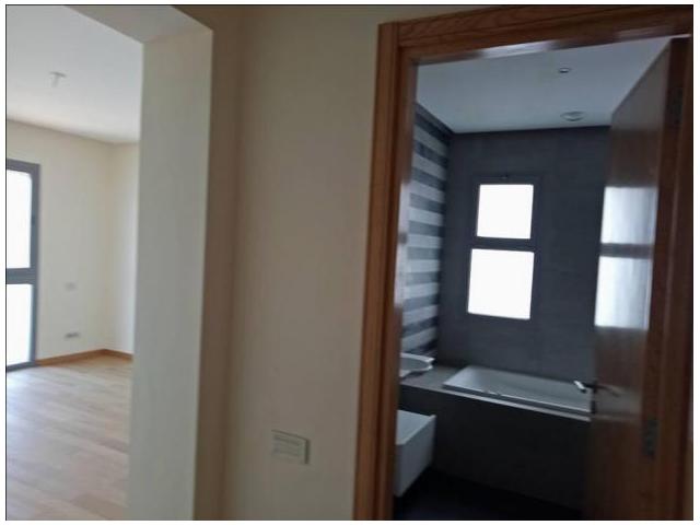 Photo APPARTEMENT MARINA VIDE AU FRONT DE MER image 3/6