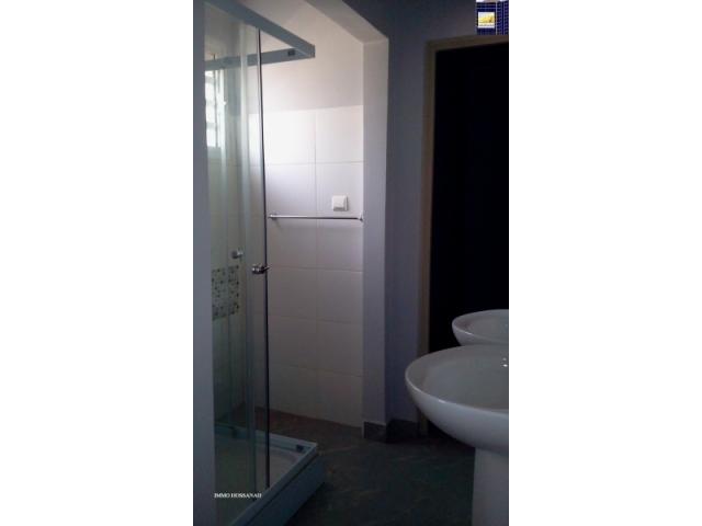 Photo APPARTEMENT T2 DE STANDING MEUBLE A LOUER A ANALAMAHINTSYRéf:LAM30147 image 3/3