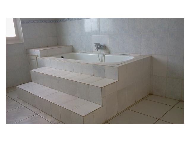 Photo APPARTEMENT T6 DE STANDING A LOUER A AMBOHIBAO Réf: LAM301035565 image 3/3