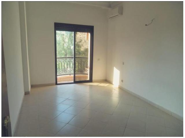Photo appartement vide d une superficie de 80 m² proximité du lycée Victor Hug image 3/6