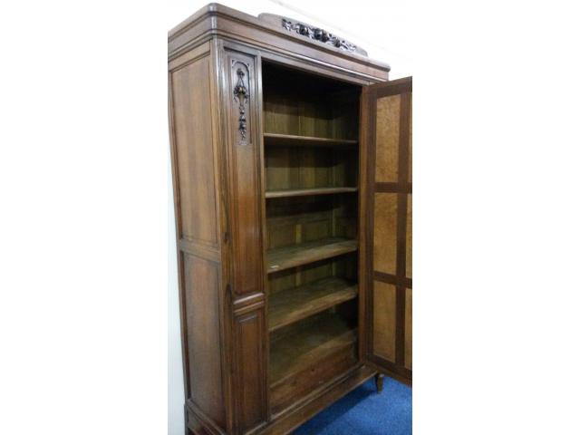 Photo Armoire ancienne en noyer avec miroir image 3/3