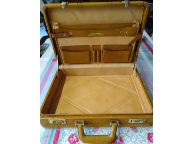 Photo Attaché-case Vintage en cuir image 3/4