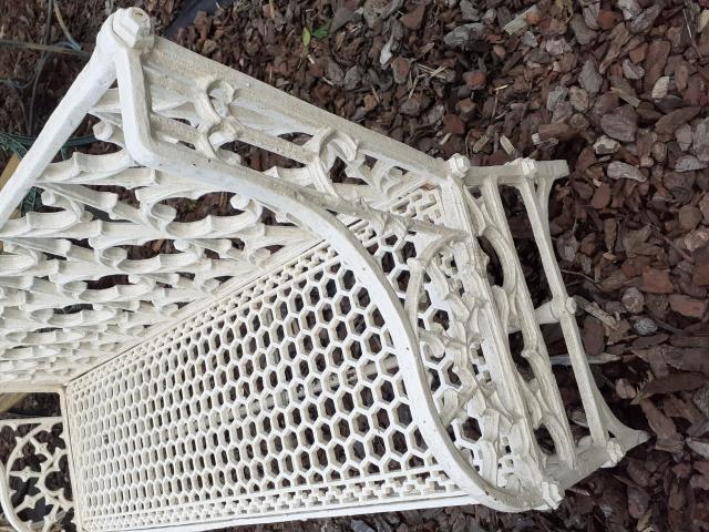 Photo BANC DE JARDIN EN FONTE PATINEE image 3/6