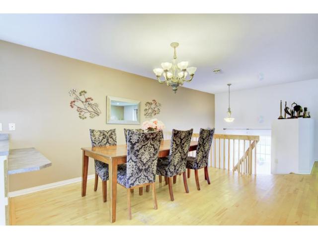 Photo Belle maison rénovée et clé en main Quartier St-François (Laval, Quebec) image 3/6