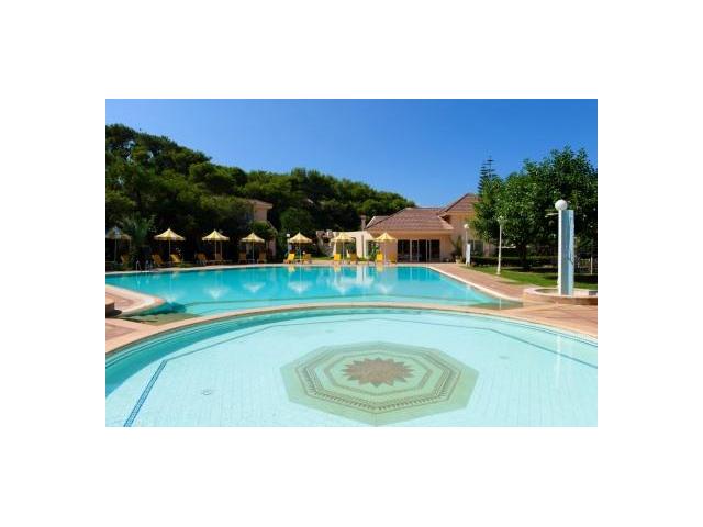 Photo Belle villa plein pieds vue mer avec jardin piscine plage privée image 3/6
