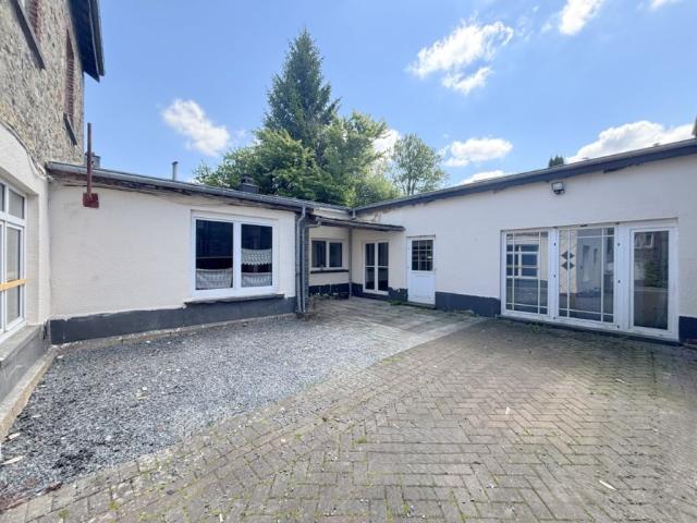 Photo Bertrix centre: immeuble de rapport avec 5 appartements image 3/6