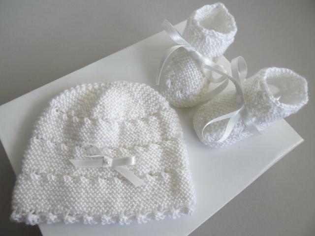 Photo Bonnet, chaussons blancs bébé  tricot laine fait main image 3/6