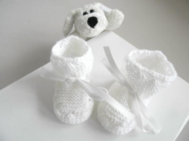 Photo Bonnet et chaussons blancs tricot fait main image 3/6