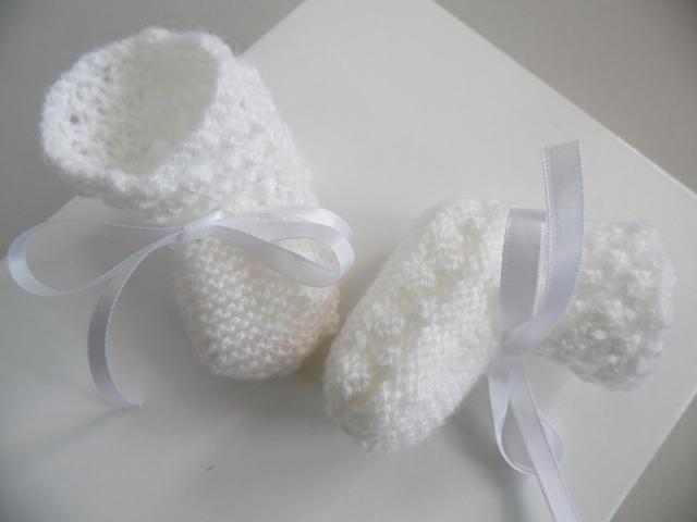 Photo Bonnet et chaussons BLANCS tricot laine bébé fait main image 3/6