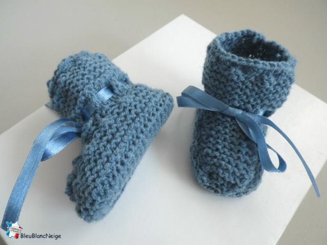 Photo Bonnet et chaussons bleu charron tricotés main image 3/5