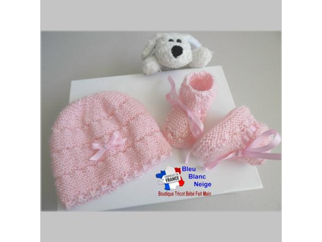 Photo Bonnet et chaussons tricotés main layette bébé fille image 3/6
