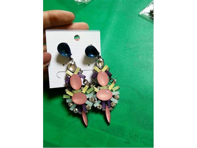 Photo Boucles et colliers de fantaisie image 3/6