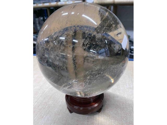 Photo Boule en Cristal de roche naturelle - D : 17 cm image 3/3