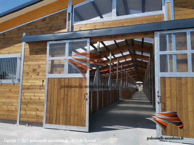 Photo Box extérieur & Abri pour chevaux | Mangeoire pratique et robuste image 3/6