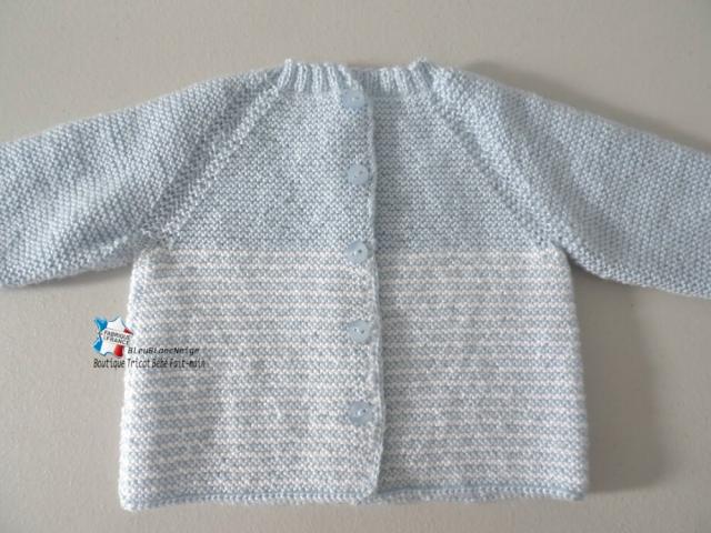 Photo Brassière tricot bébé manches raglan Bleue et blanc layette tricotée main image 3/5