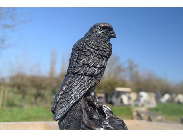 Photo Bronze animalier (faucon,aigle sur rocher) image 3/6