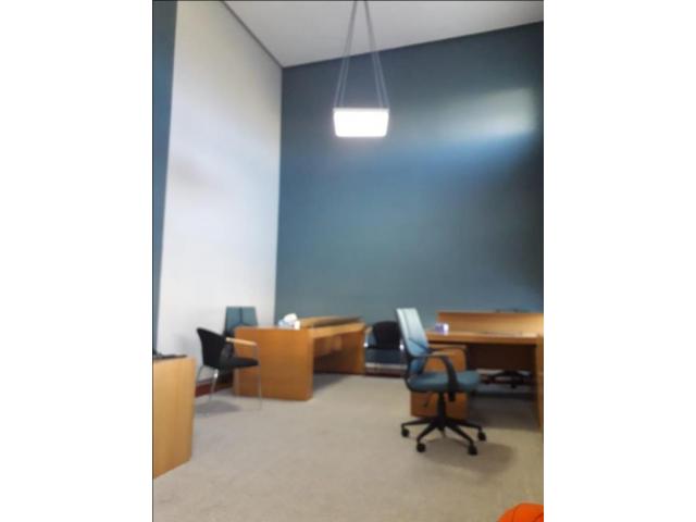 Photo Bureau de 71 m plus mezzanine au quartier du parc en location image 3/4