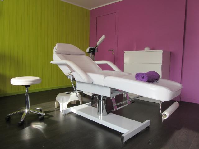 Photo Cabinet médical et salle de soin à la location à Verviers. Idéal pour massage, soin esthétique, kyné image 3/6