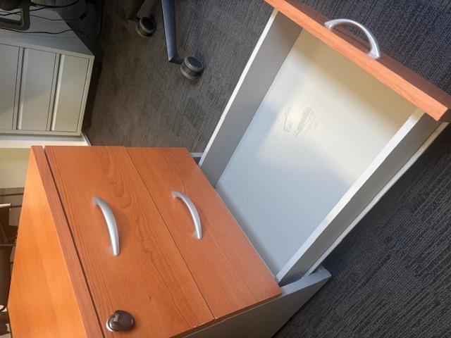 Photo Caisson de bureau sur roulettes prix négociable image 3/3