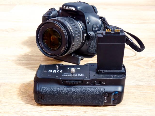 Photo Canon EOS 600D + Grip Battery + objectif EF-S 18-55mm II image 3/6