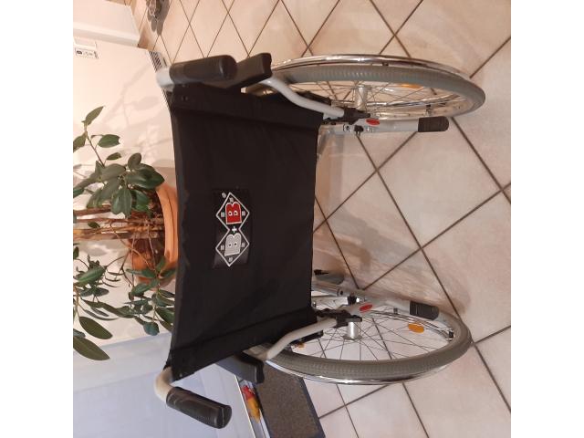 Photo Chaise roulante image 3/5