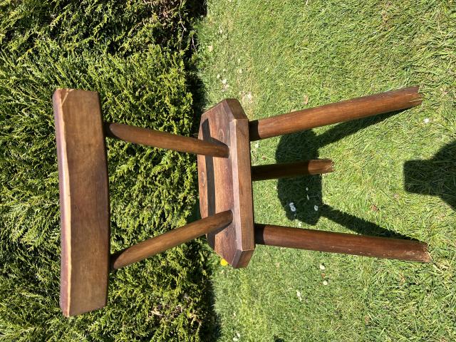 Photo Chaise tripode bois d’époque image 3/4