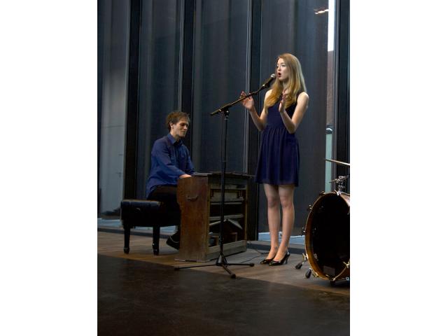 Photo Chanteuse & musiciens pour cérémonie laïque EVREUX Eure Normandie image 3/4