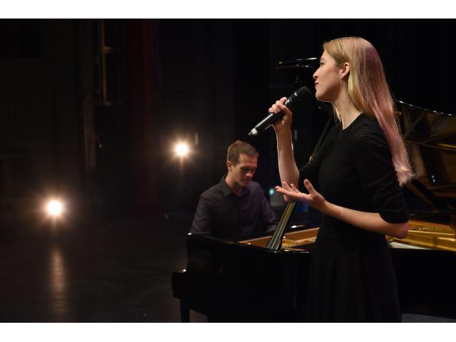 Photo Chanteuse & pianiste pour cérémonie laïque LOIR ET CHER Blois image 3/4