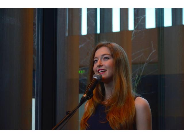 Photo Chanteuse animatrice Gospel • mariage BLOIS Loir et Cher image 3/6