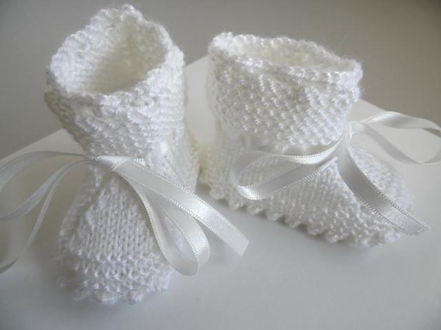 Photo Chaussons blancs bébé  tricot laine fait main image 3/6