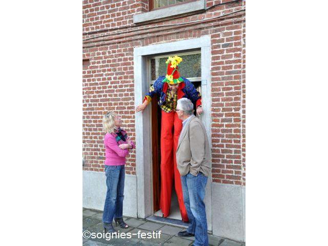 Photo Clown anniversaire, mime, statue vivante, échassier, faux serveur, artisste de rue, animations déamb image 3/6