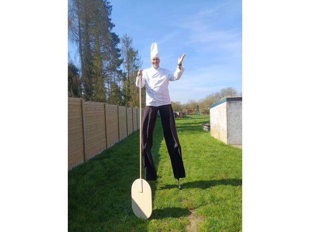 Photo clown pour anniversaire, animations chasses aux oeufs, échassier, clown, mimie, statue vivante, faux image 3/6