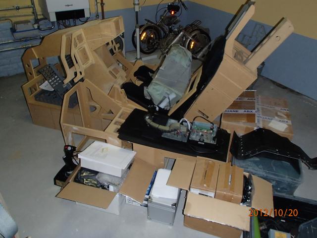 Photo Cockpit F-16 simulateur échelle 1:1 image 3/6