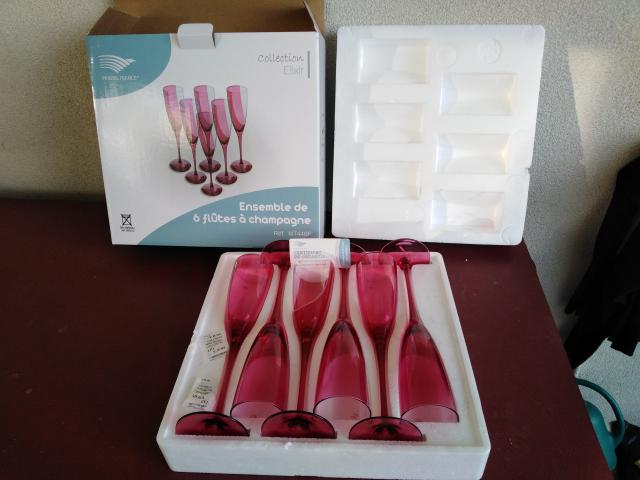 Photo Coffret de 6 flutes a champagnes image 3/3