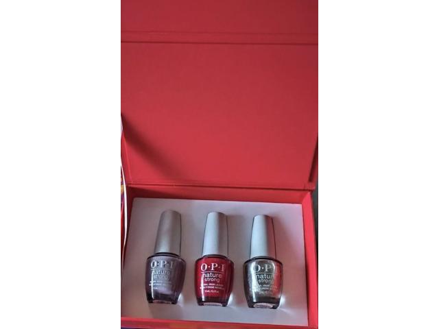 Photo Coffret rouge OPI Nature strong neuf image 3/3