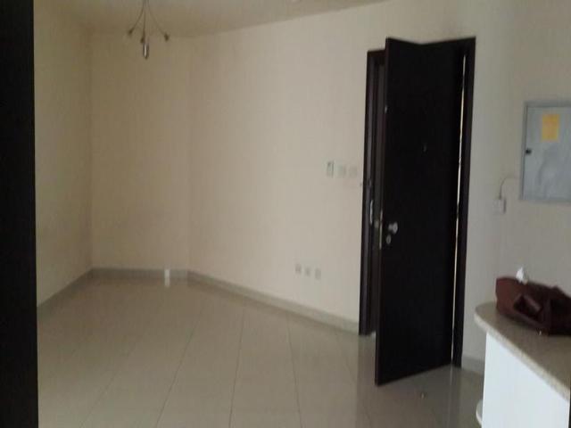 Photo Confortable appartement & étage élevé 2 BHK avec parking à Dubai Gate 1 -JLT @ 95K/2 Cheques image 3/6