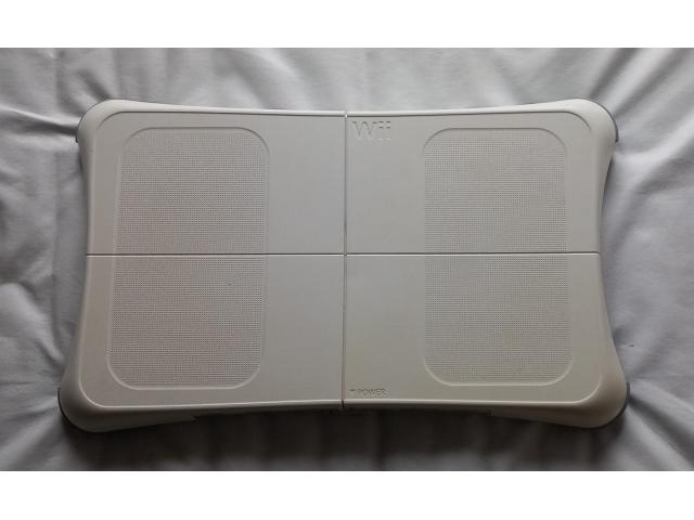 Photo Console WII avec jeux et accessoires image 3/6