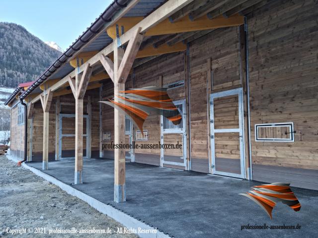 Photo Construire une Écurie & Boxes Extérieurs, Box Pour Chevaux - Abris Chevaux image 3/6