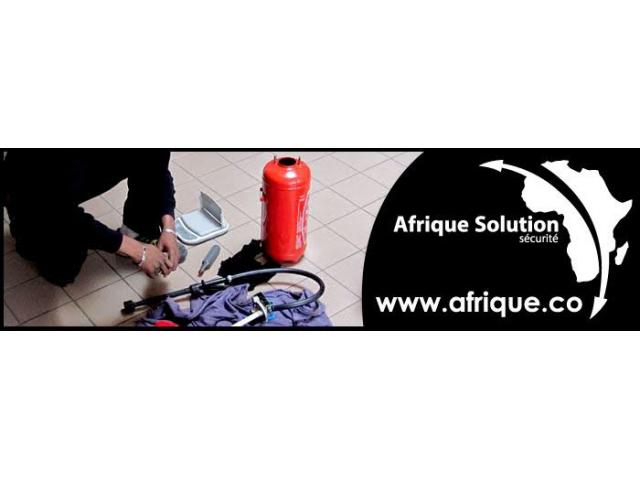 Photo Contrôle Extincteur D'incendie  Au Maroc Fès image 3/3