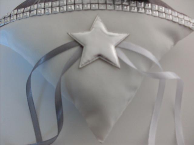 Photo Coussin mariage pour alliances neuf gris, blanc et argenté image 3/3