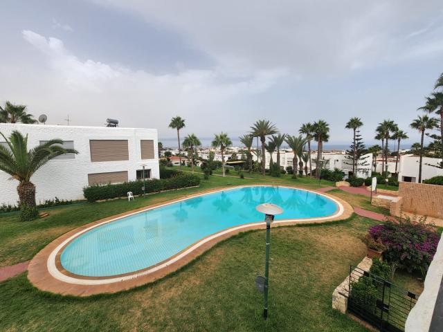 Photo Dans une résidence avec piscine location d’une villa vide avec très belle terrasse image 3/5