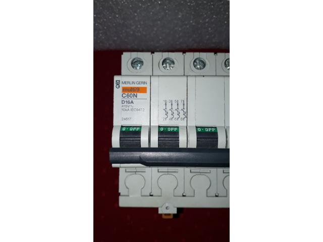 Photo Disjoncteur merlin Gerin D16 24817 + DIFF 26531 image 3/3