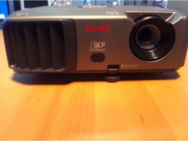 Photo EIKI EIP-2600 Videoprojecteur Beamer PROFESSIONAL image 3/4