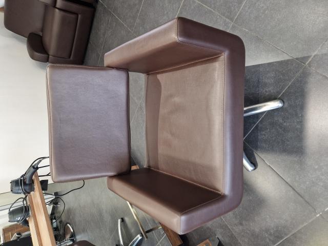 Photo Ensemble complet de meubles de salon de coiffure image 3/6
